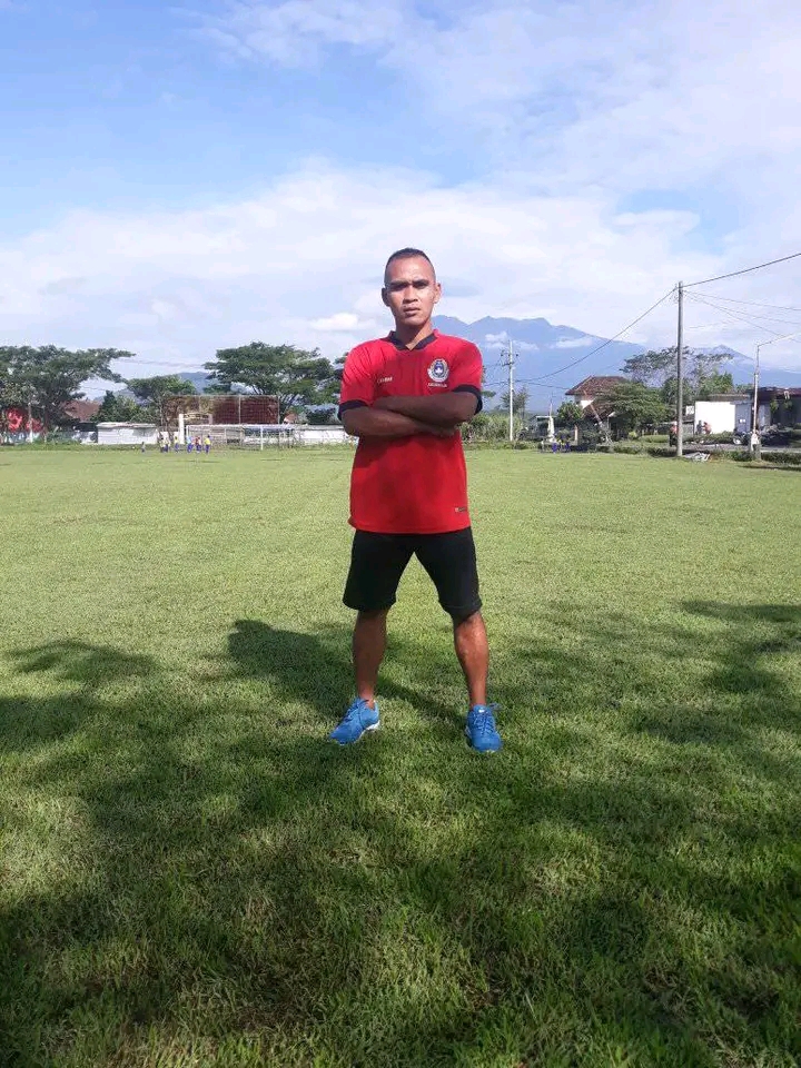 YUSSAQ EFFENDI
